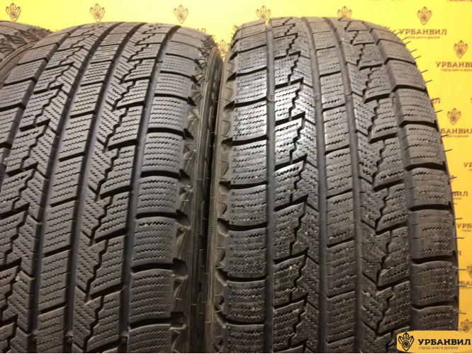 Roadstone Winguard Ice 215/60 R17 96Q