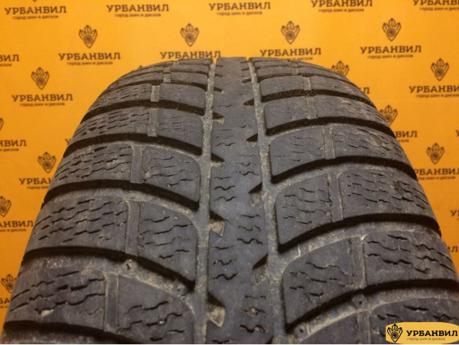 Kumho I'Zen KW23 215/65 R16